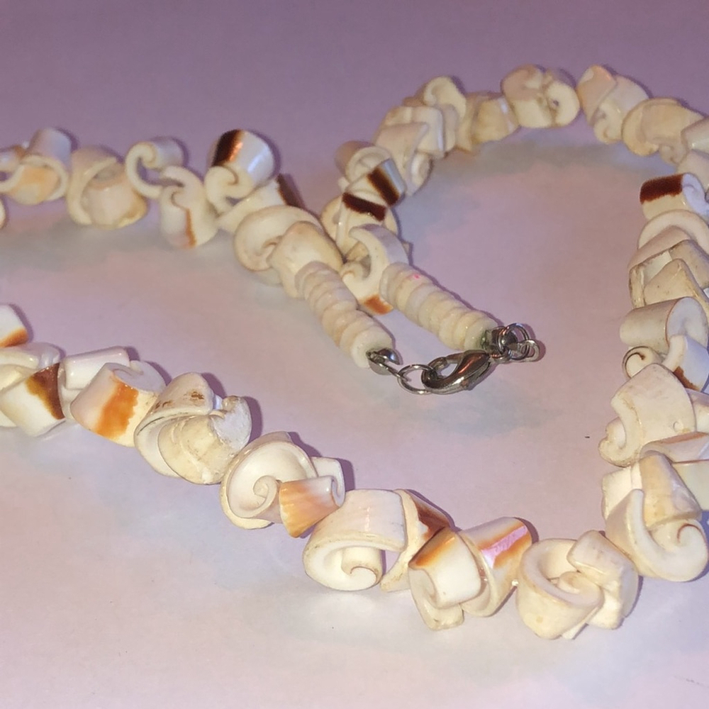 Off White Puka Shell Cut Shell Beaded Boho Retro … - image 5
